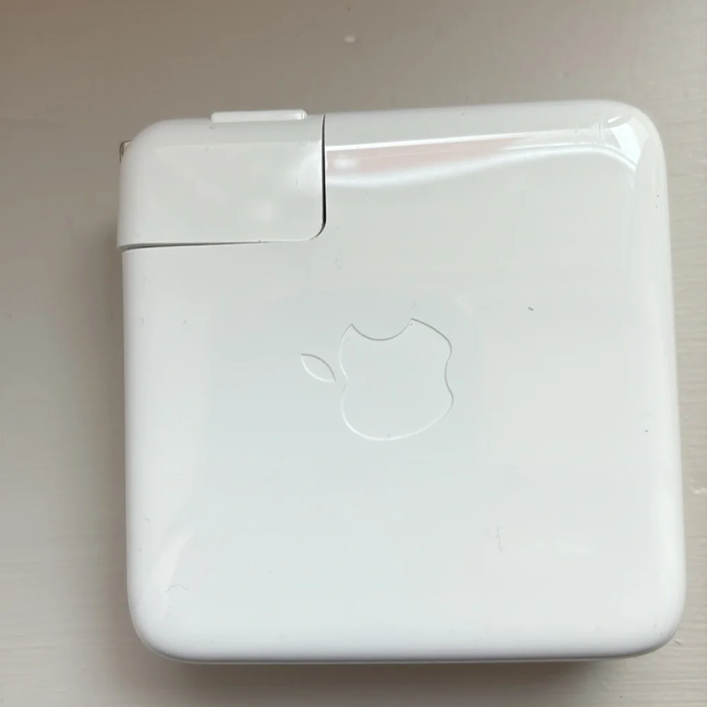 Apple USB-C 61W Power Adapter